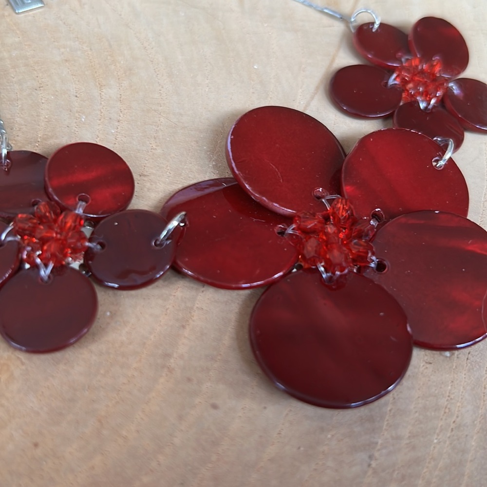✔️Red Floral Statement Necklace - Picture 5 of 8